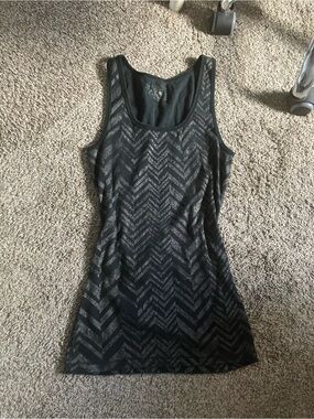 ellemenno Black Chevron-Patterned Tank Top